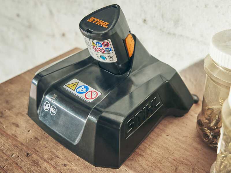 STIHL SEA 20 Set - Aspirapolvere portatile a batteria - 10.8V 2.6Ah