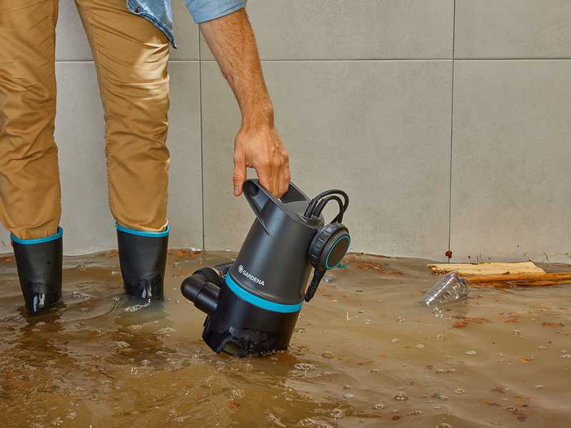 Gardena 20000 BASIC - Pompa sommersa elettrica per acque sporche - Galleggiante integrato