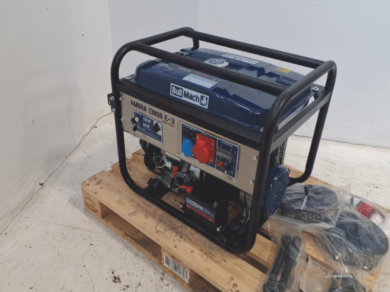 OUTLET - UTILIZZATO PER PROVA - BullMach AMBRA 13800 E-3 - Generatore di corrente carrellato a benzina con AVR 10 kW -  Continua 9 kW Trifase