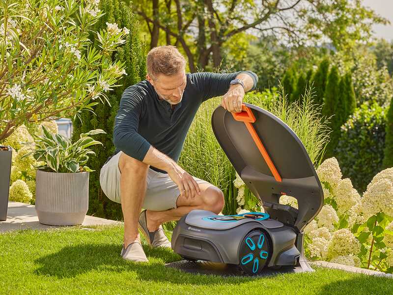 Garage Per Robot Rasaerba BASIC - Copristazione Universale Per Ricarica Frontale O Posteriore, Made In Italy