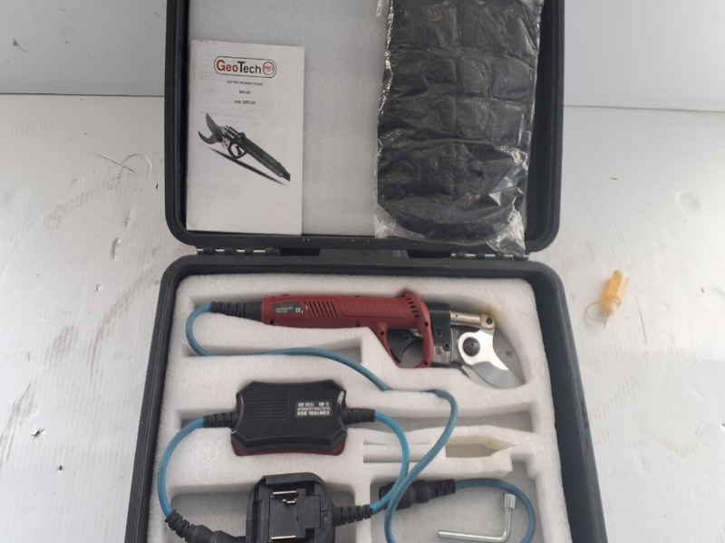 OUTLET - UTILIZZATO PER PROVA - GeoTech-Pro MS-45 - Forbice elettrica da potatura - SENZA BATTERIA E CARICABATTERIA