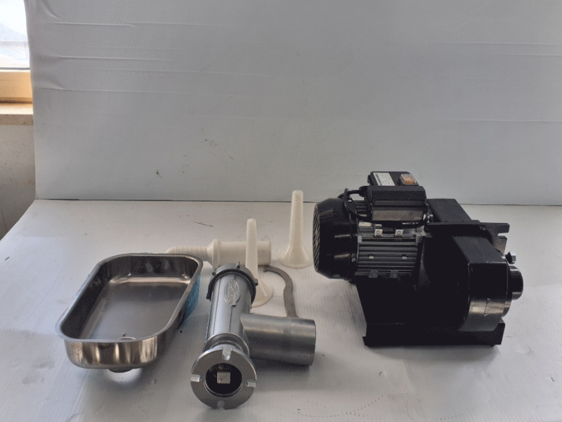 OUTLET - PICCOLI DIFETTI ESTETICI - Palumbo Pavi L12 - Tritacarne elettrico - Corpo in alluminio - 0,45 HP