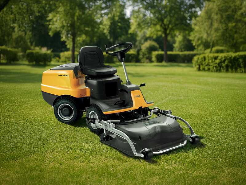 Stiga Park 300 LC - Trattorino con taglio frontale con cambio idrostatico - Front Mower