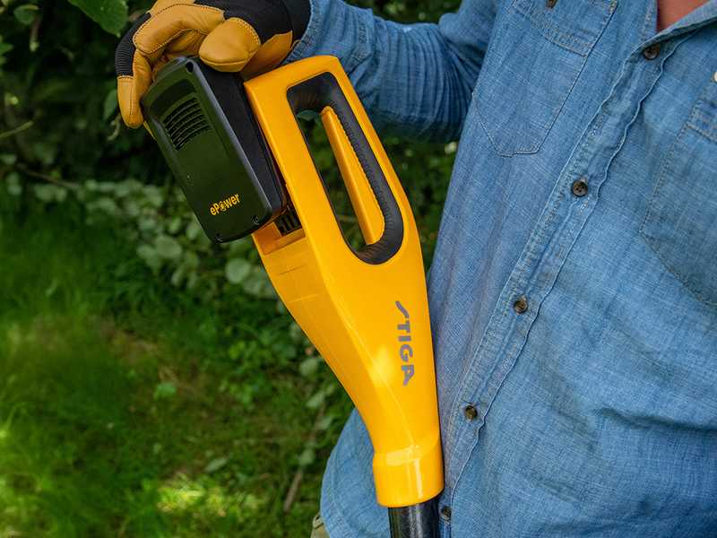 Stiga PR 100e - Potatore a batteria su asta telescopica - 20V/2Ah