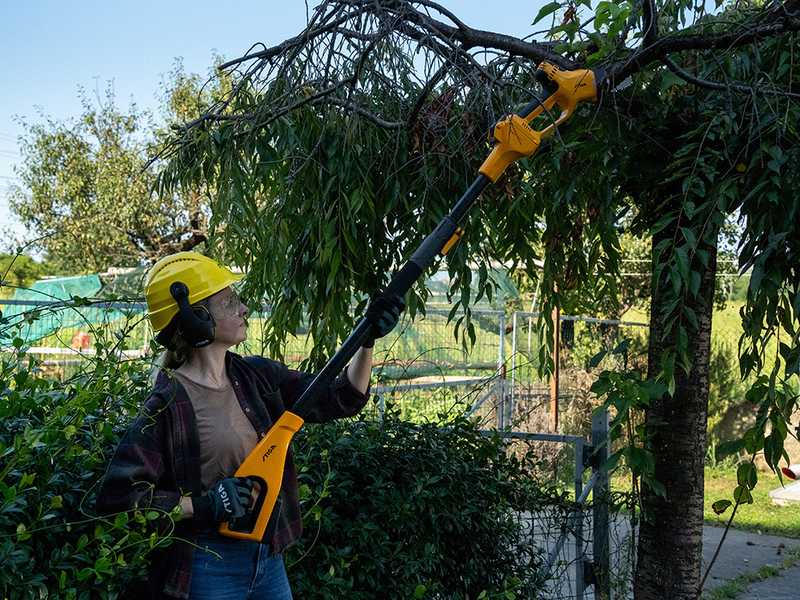 Stiga PR 100e - Potatore a batteria su asta telescopica - 20V/2Ah