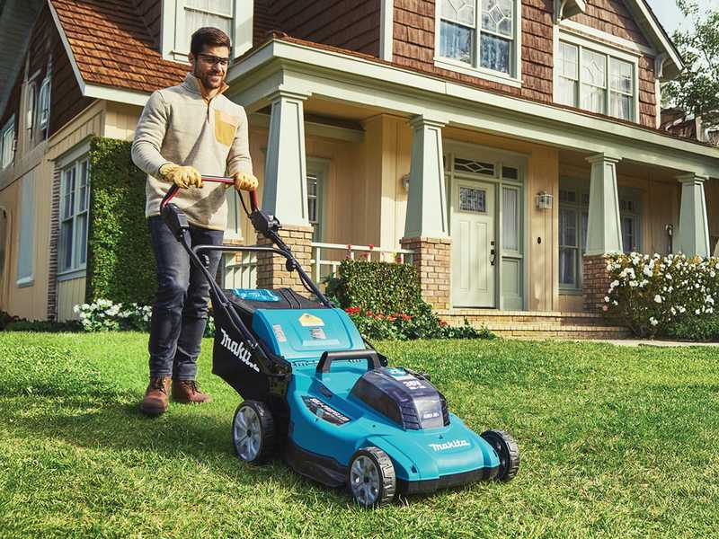 Makita DLM539PT2 - Tagliaerba a batteria - 36V - Taglio 53 cm - 2x 18V 5Ah