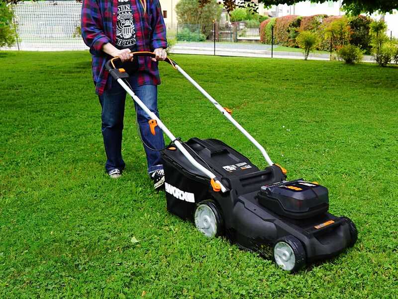 Worx Nitro WG737E - Tagliaerba a batteria - 2x20V/4Ah - Taglio 37cm