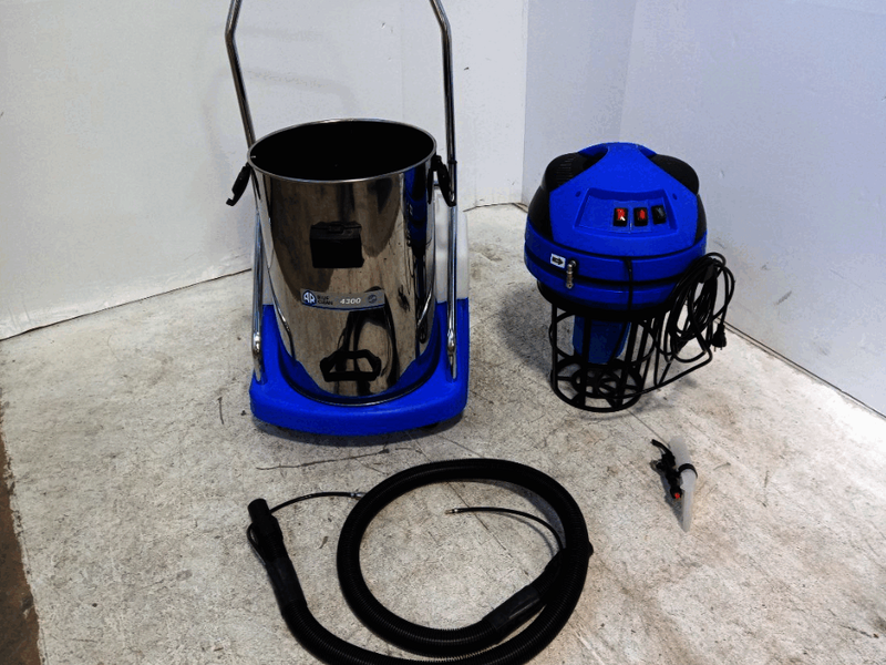 OUTLET - UTILIZZATO PER PROVA - A&amp;R 4300L - Lavamoquette professionale - aspiraliquidi con bidone 76 lt, 2600 watt