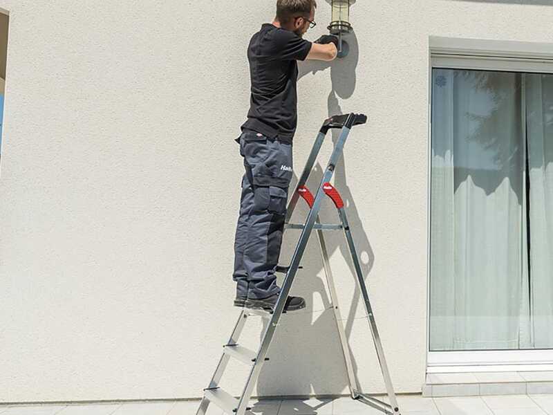 Hailo L60, 5 gradini, 1.82 m - Scalandrino in alluminio con cavalletto - Ultraleggera - Altezza stimata operativa 3.07 m