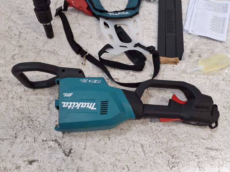 OUTLET - PICCOLI DIFETTI ESTETICI - Makita DUA301Z - Potatore a batteria su asta - SENZA BATTERIE E CARICABATTERIE