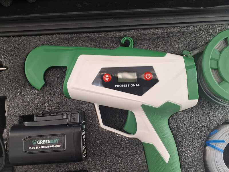 OUTLET - UTILIZZATO PER PROVA - GreenBay TopTie 840 - Legatrice per vigneto a batteria - 2 x 16.8V 2Ah