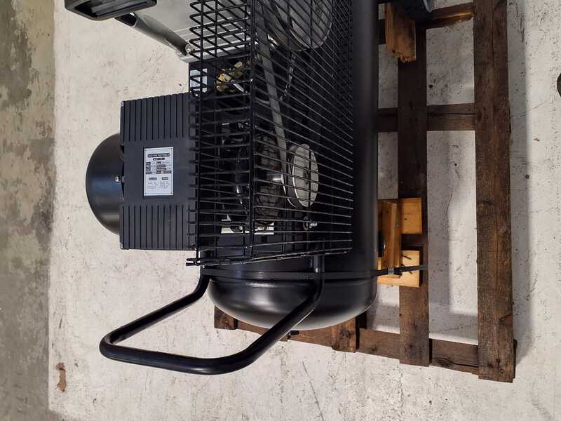 OUTLET - DIFETTI ESTETICI - BlackStone B-LBC 100-30 - Compressore aria elettrico a cinghia - Motore 3 HP - 100 lt
