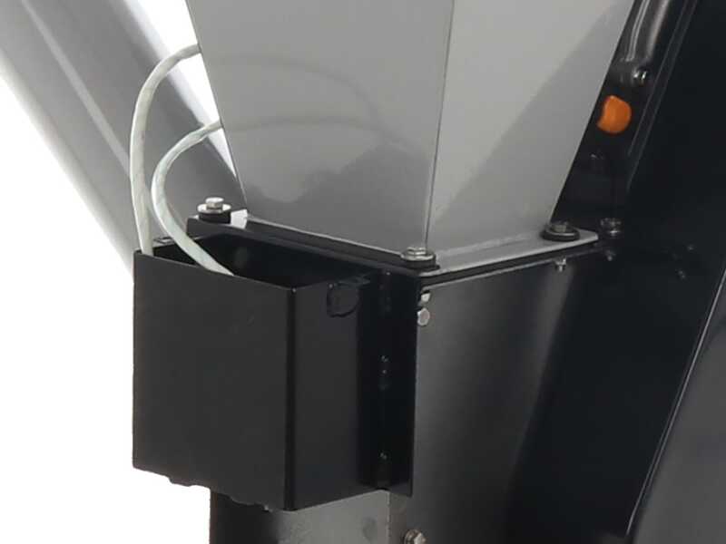 OUTLET - DIFETTI ESTETICI - BlackStone CSB150E-L - Biotrituratore a scoppio - Motore a benzina Loncin 15 HP - Avviamento elettrico