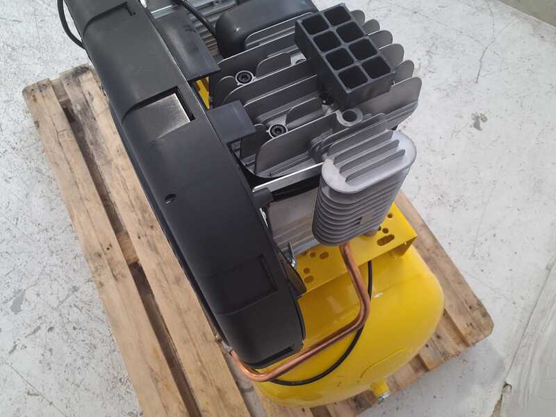 OUTLET - PICCOLI DIFETTI ESTETICI - Stanley B 345/10/100T - Compressore aria elettrico trifase a cinghia - Motore 3 HP - 100 lt