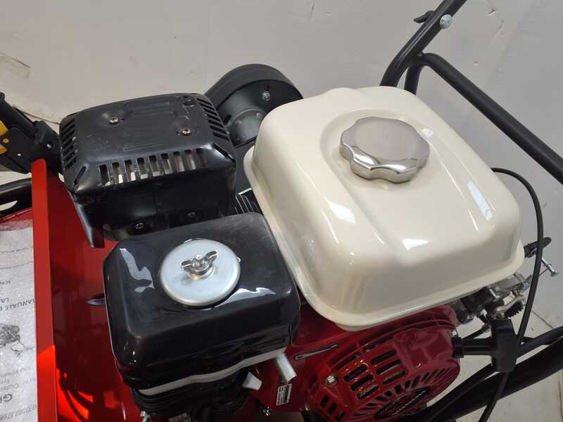 OUTLET - UTILIZZATA PER PROVA - Ginko-MGM TT 680 - Trinciaerba professionale a martelli - Honda GX200