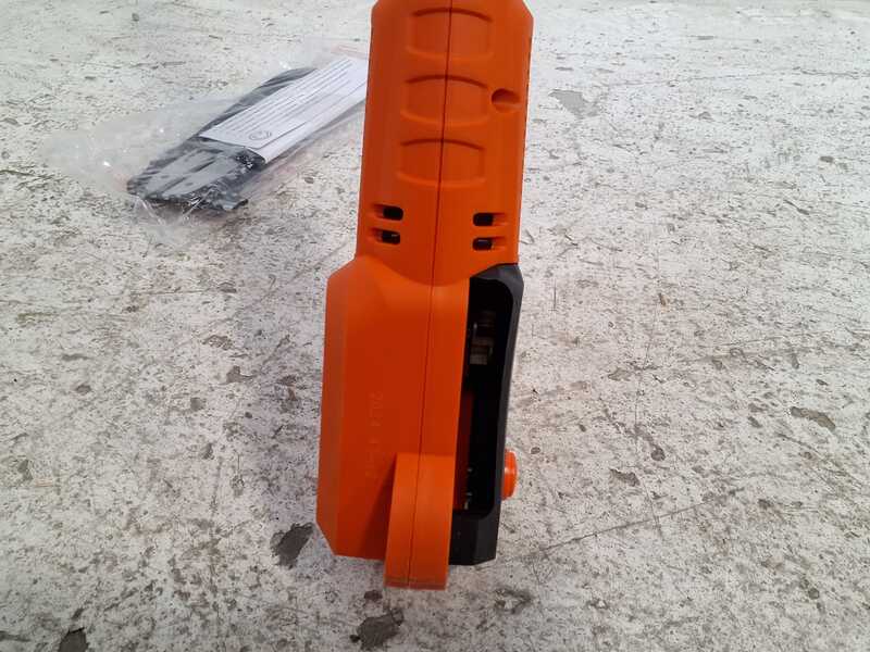 OUTLET - PICCOLI DIFETTI ESTETICI - Black &amp; Decker PS7525-QS - Potatore elettrico su asta telescopica - Lama da 25cm