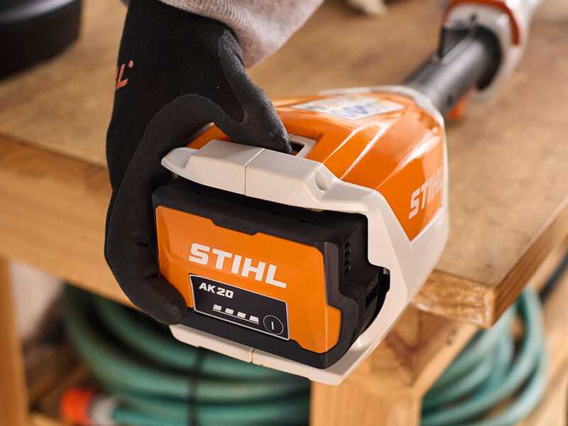 STIHL FSA 80 R - Decespugliatore con batteria AK 20 - 36V 4Ah