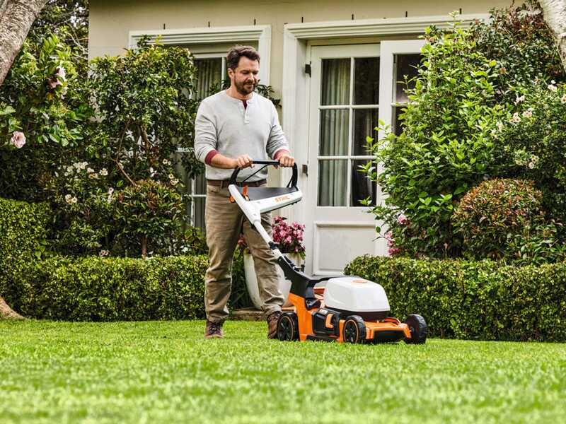 STIHL RMA 243 - Tagliaerba con batteria AK 10 - 36V 2Ah - Taglio 41 cm