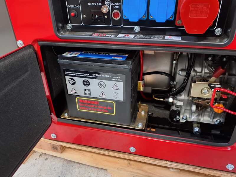 OUTLET - UTILIZZATO PER PROVA - GeoTech-Pro DGP8000SE-3 - Generatore di corrente diesel silenziato carrellato con AVR 6 kW - Continua 5.5 kW Trifase