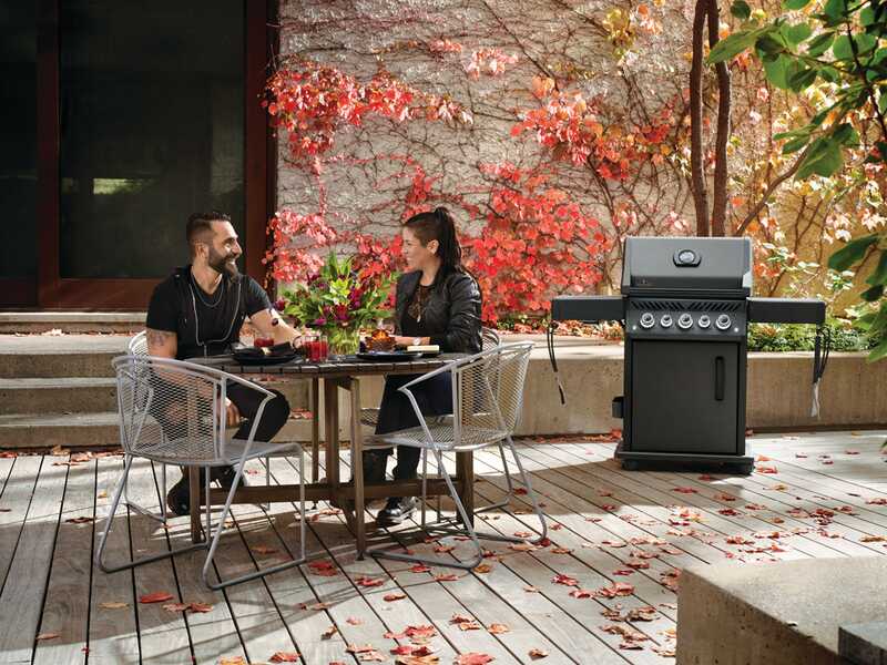 Napoleon Rogue 425 Phantom - Barbecue a gas - Con fornello laterale