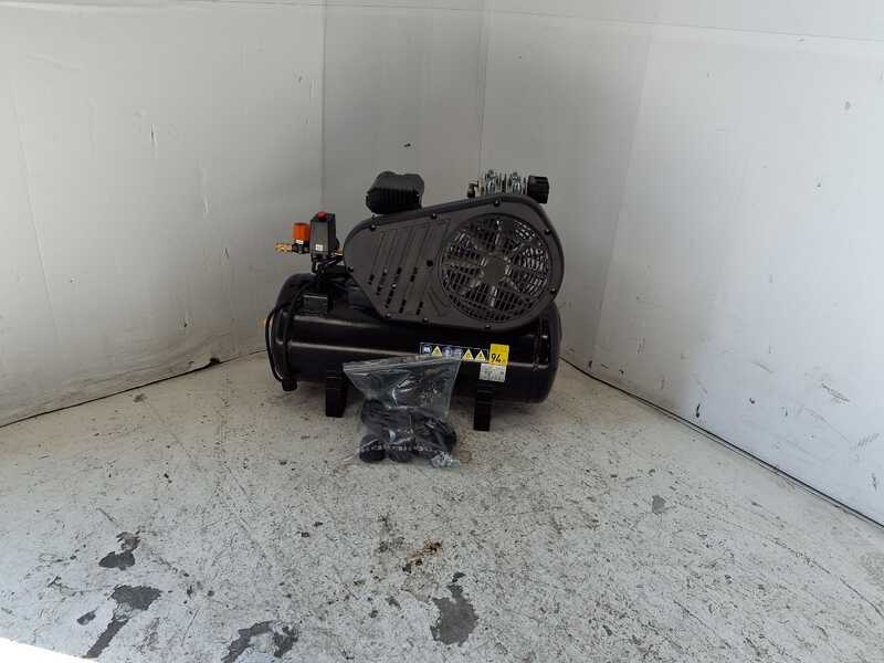 OUTLET - UTILIZZATO PER PROVA - Black &amp; Decker BD 220/50 2M - Compressore aria elettrico monofase a cinghia - Motore 2 HP - 50 lt