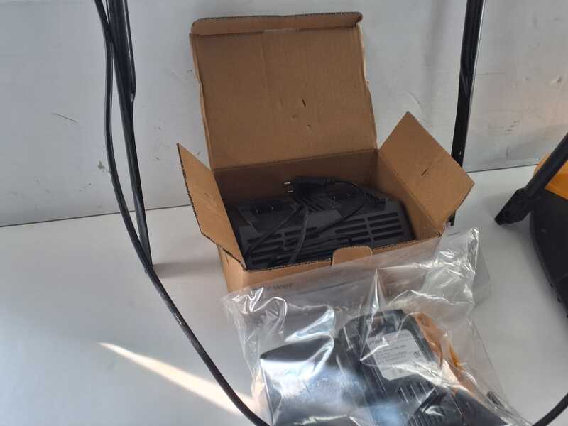 OUTLET - UTILIZZATO PER PROVA - Stiga Aero 132e KIT - Tagliaerba a batteria - 2x20V/4Ah - Taglio 30 cm