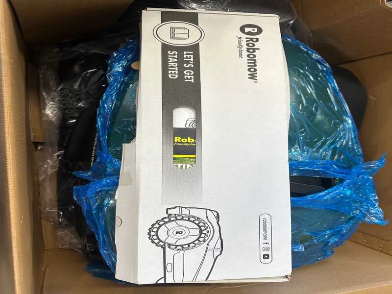 OUTLET - PICCOLO DIFETTO ESTETICO - Robomow RKS 800 - Robot rasaerba con perimetro - Con batteria al litio 18,5V 2,5Ah