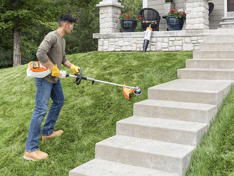 STIHL KMA 80 R - Decespugliatore con batteria AK 30 S - 36V 5Ah