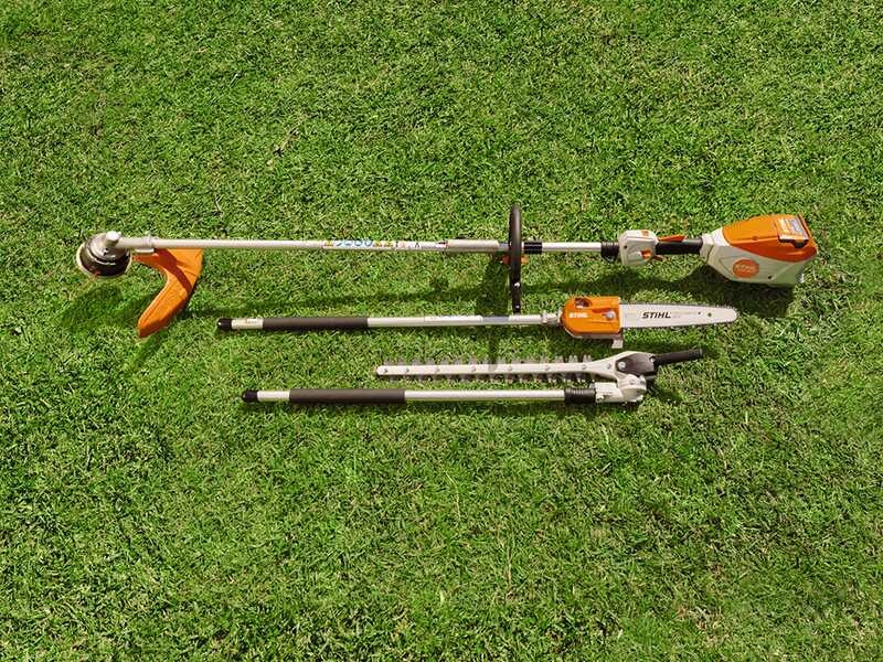 STIHL KMA 80 R - Decespugliatore multifunzione a batteria - 36V - SENZA BATTERIA E CARICABATTERIA