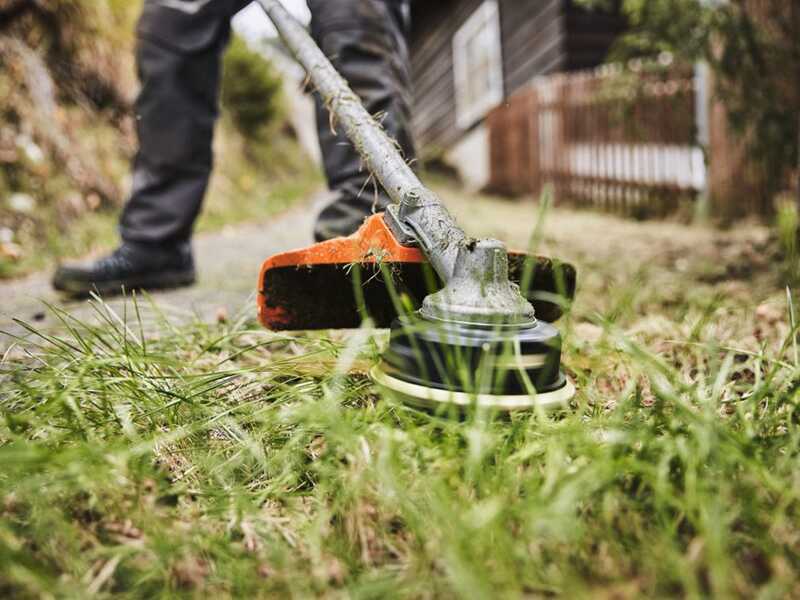 STIHL KMA 80 R - Decespugliatore multifunzione con batteria AK 20 - 36V 4Ah