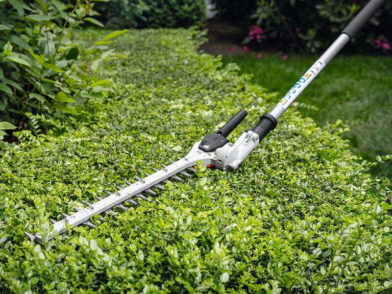 STIHL KMA 80 R - Decespugliatore multifunzione con batteria AK 20 - 36V 4Ah
