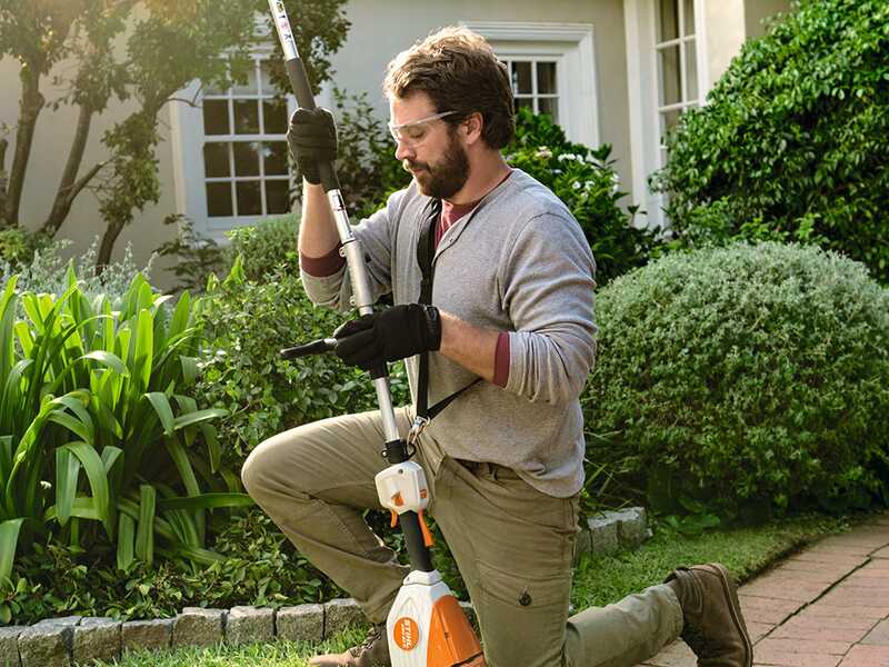 STIHL KMA 80 R - Decespugliatore multifunzione con batteria AK 20 - 36V 4Ah