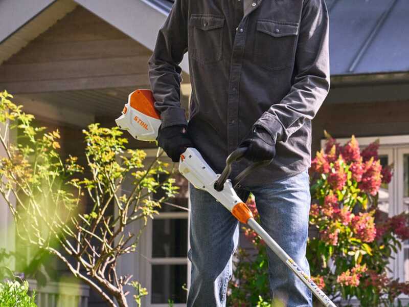 STIHL FSA 50 - Tagliabordi con batteria AK 10 - 36V 2Ah