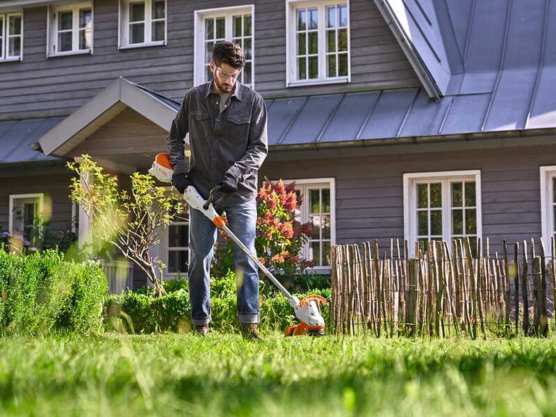 STIHL FSA 50 - Tagliabordi con batteria AK 10 - 36V 2Ah