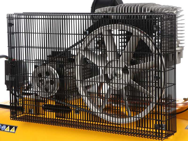 DeWalt DXCMB4T200HCE - Compressore aria elettrico trifase a cinghia - Motore 4 HP &ndash; 200 lt