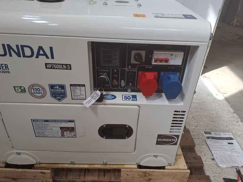 OUTLET - DIFETTI ESTETICI - Hyundai HP7500LN-3 - Generatore di corrente 5,5 kW FullPower diesel silenziato - Continua 5 kw - Avv. elettrico