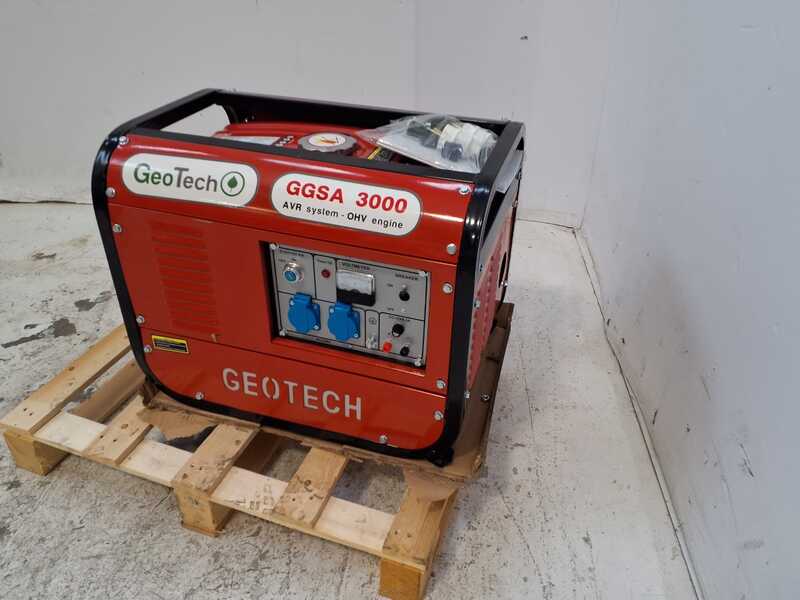 OUTLET - PICCOLI DIFETTI ESTETICI - GeoTech GGSA3000 - Generatore di corrente con AVR 2.7 kW - Continua 2.5 kW Monofase