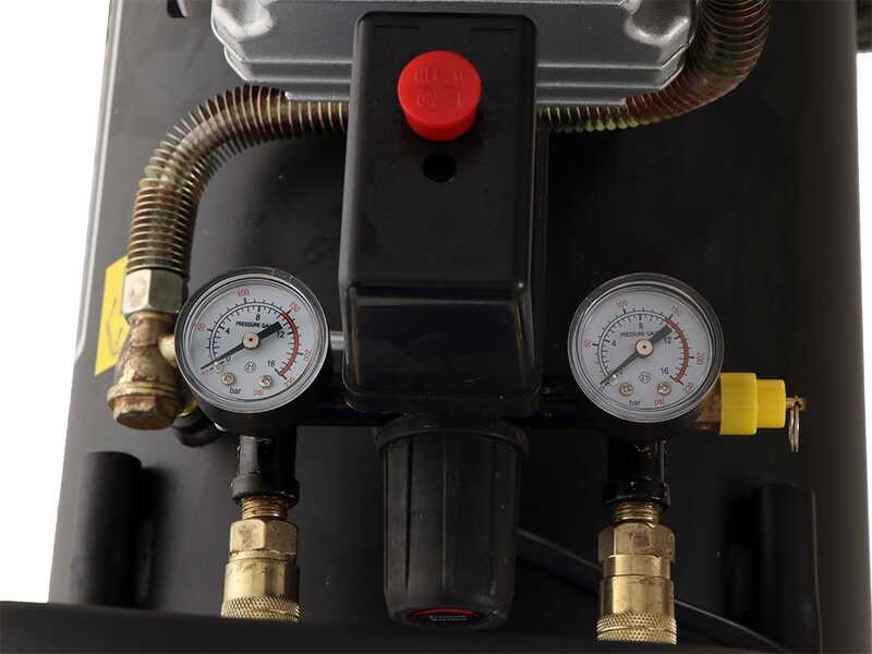 OUTLET - PICCOLI DIFETTI ESTETICI - BlackStone LBC 50-30V - Compressore aria elettrico - Serbatoio da 50 lt - motore 3 HP