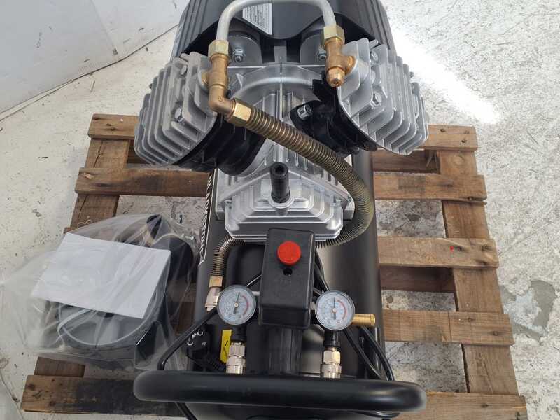 OUTLET - PICCOLI DIFETTI ESTETICI - BlackStone LBC 50-30V - Compressore aria elettrico - Serbatoio da 50 lt - motore 3 HP