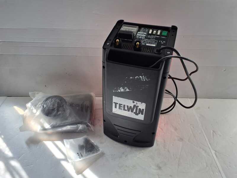 OUTLET - DIFETTI ESTETICI - Telwin Dynamic 420 Start - Caricabatterie auto e avviatore - batterie WET/START-STOP 12/24V