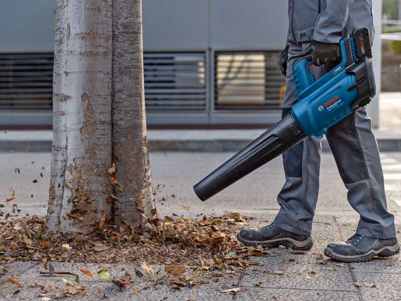 Bosch Professional GBL 18V-750 - Soffiatore a batteria - 18V/8Ah