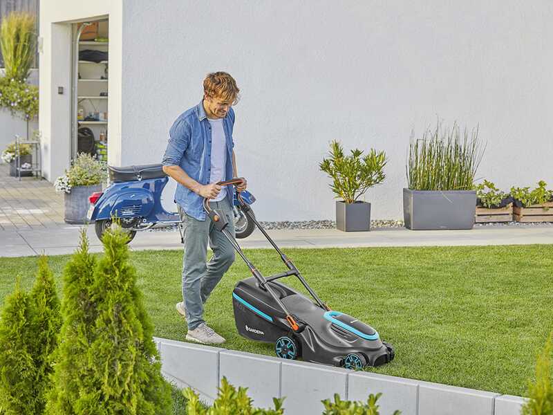 OUTLET - SENZA IMBALLO ORIGINALE - Gardena PowerMax 37/36V P4A solo - Tagliaerba a batteria - SENZA BATTERIA E CARICABATTERIA
