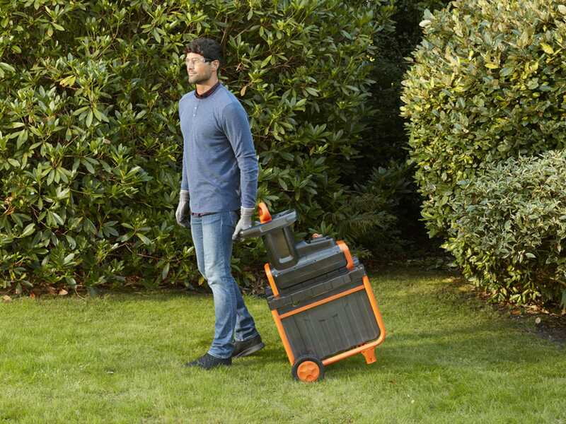 OUTLET - UTILIZZATO PER PROVA - Black &amp; Decker BEGAS5800-QS - Biotrituratore elettrico - 2800W - rullo con cesto di raccolta