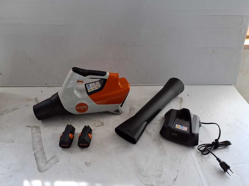 OUTLET - UTILIZZATO PER PROVA - STIHL BGA 30 Set - Soffiatore con 2 batterie AS - 10.8V 2.6Ah