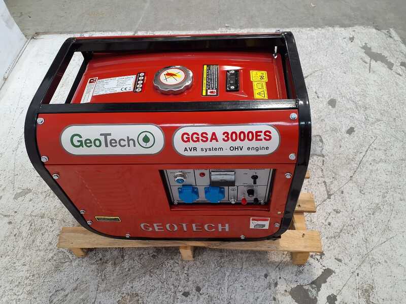 OUTLET - PICCOLI DIFETTI ESTETICI - GeoTech GGSA3000ES - Generatore di corrente con AVR e avv. elettrico 2.7 kW - Continua 2.5 kW Monofase