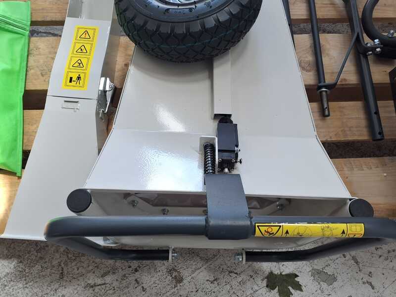 OUTLET - PICCOLI DIFETTI ESTETICI - BlackStone GBK-700 L - Biotrituratore a scoppio professionale - Motore Loncin da 7.0 HP