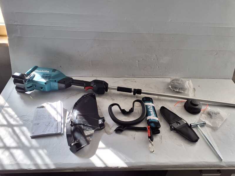 OUTLET - SENZA IMBALLO ORIGINALE - Makita DUR369LZ - Decespugliatore a batteria - 36V - SENZA BATTERIE E CARICABATTERIE