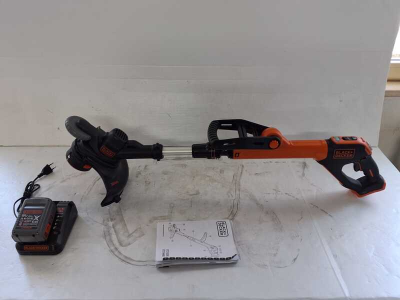OUTLET - DIFETTI ESTETICI - Black &amp; Decker STC1840EPC-QW - Tagliabordi a batteria - 18V 4Ah