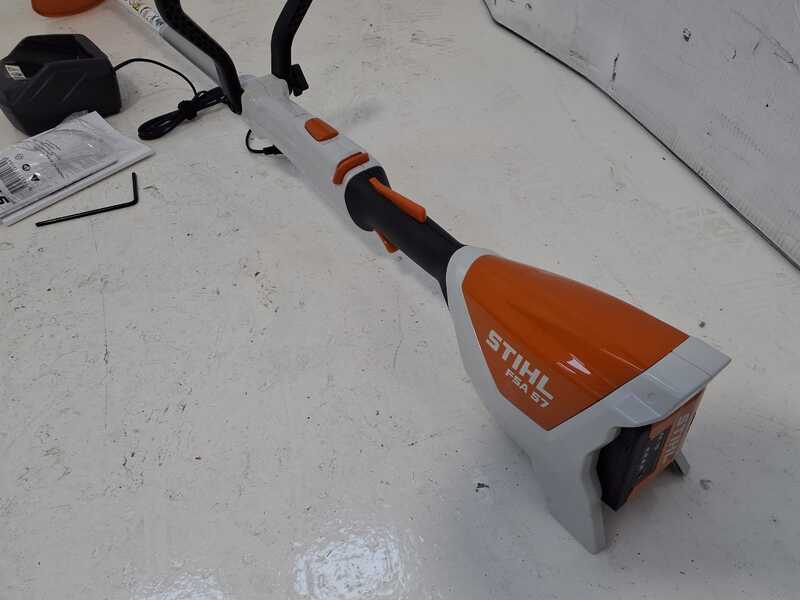 OUTLET - UTILIZZATO PER PROVA - STIHL FSA 57 - Decespugliatore con batteria AK 10 - 36V 2Ah