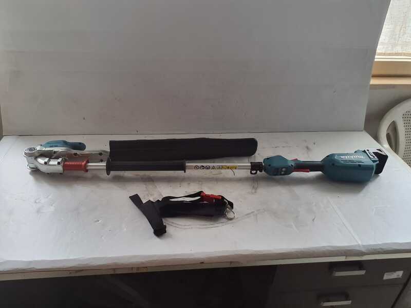 OUTLET - SENZA IMBALLO ORIGINALE - Makita DUN500 - Tagliasiepi a batteria su asta - SENZA BATTERIE E CARICABATTERIE